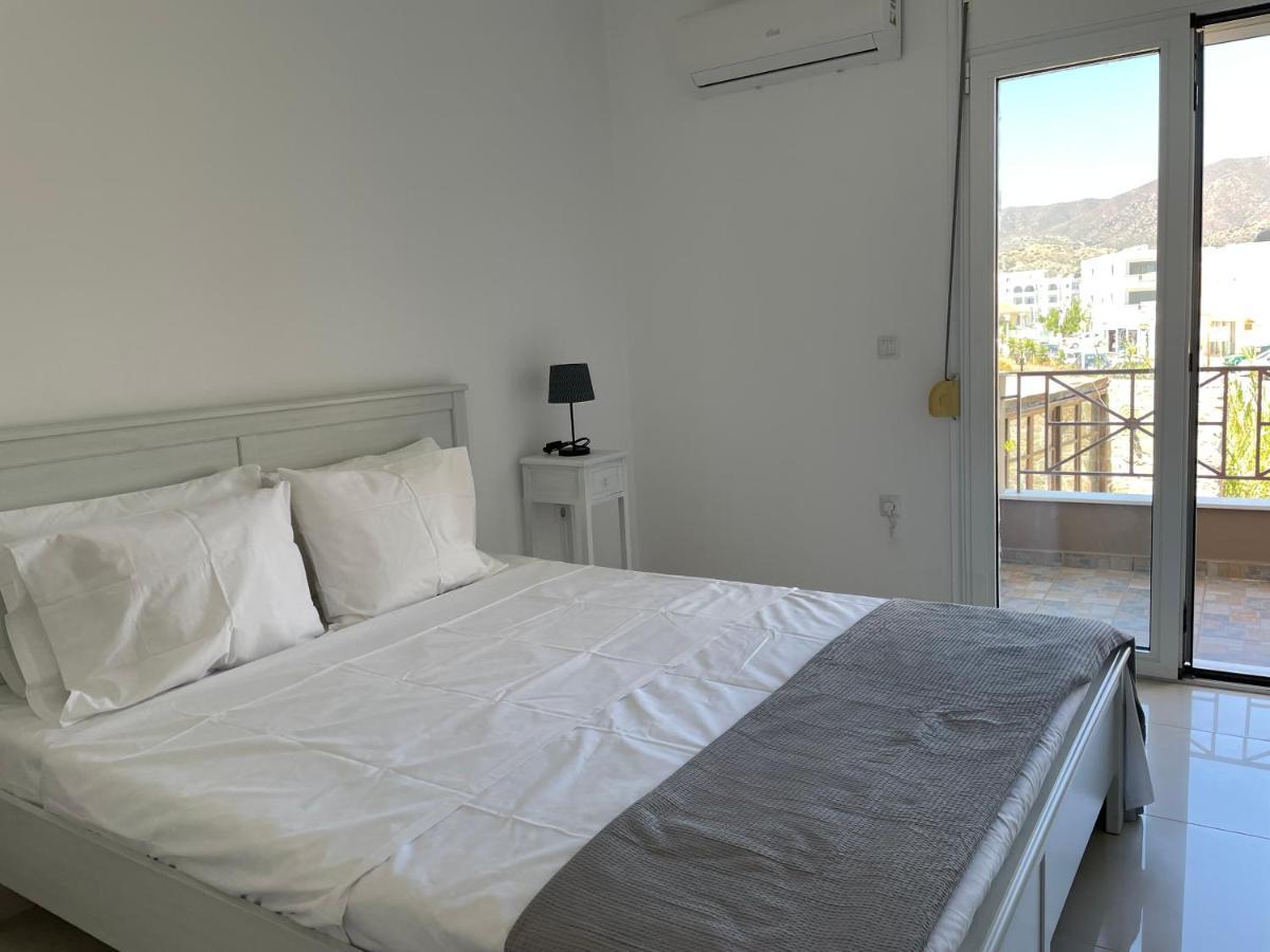 Locals Apartment Karpathos Exteriör bild